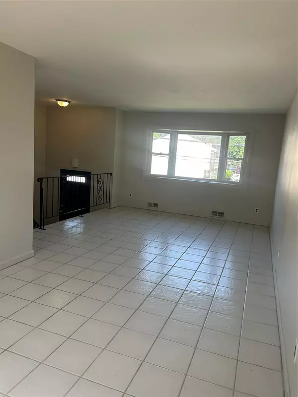 Lindenhurst, NY 11757,635 S Wellwood AVE