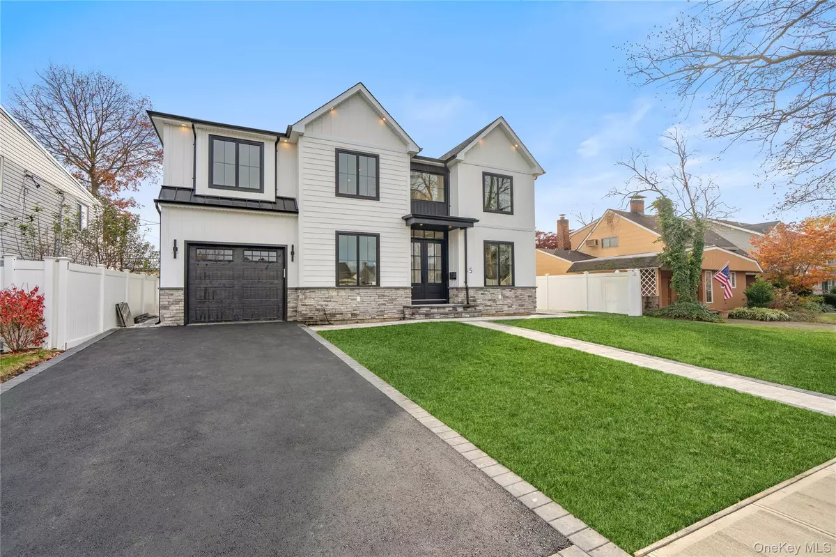 Westbury, NY 11590,45 Mist LN