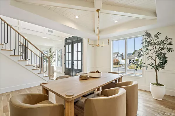 Westbury, NY 11590,45 Mist LN