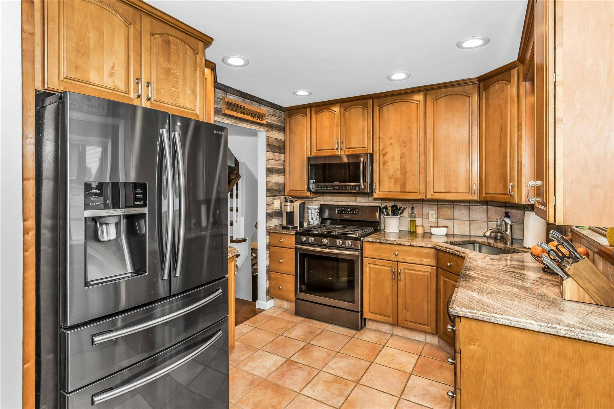 Bethpage, NY 11714,6 Ceil PL