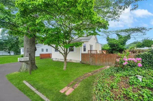 Ronkonkoma, NY 11779,22 Forestview DR