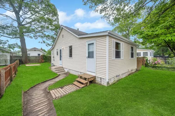 Ronkonkoma, NY 11779,22 Forestview DR