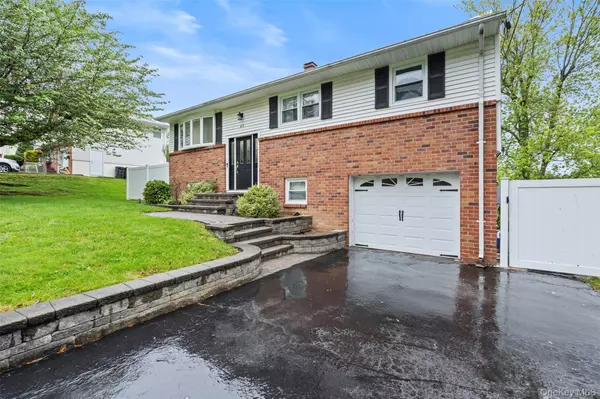 Stony Point, NY 10980,45 Maple DR