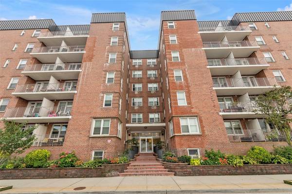210 E Broadway #1D, Long Beach, NY 11561