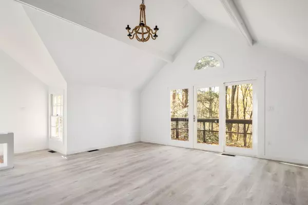 Bedford, NY 10506,233 Long Ridge RD