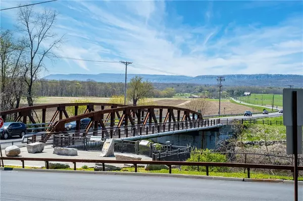 New Paltz, NY 12561,3 Main ST