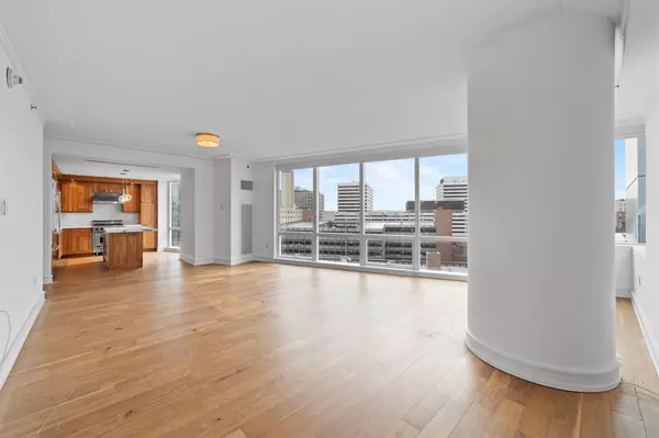 White Plains, NY 10601,5 Renaissance SQ #10G