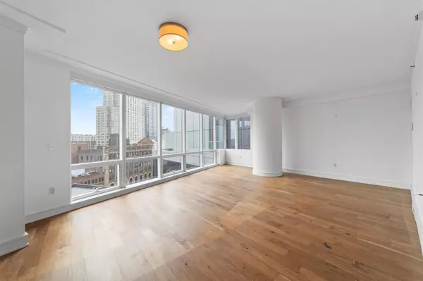 White Plains, NY 10601,5 Renaissance SQ #10G