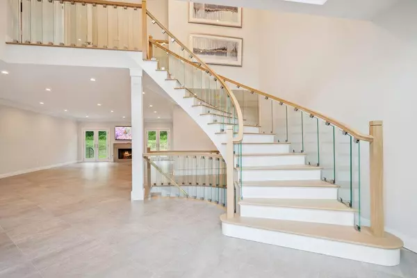 Dix Hills, NY 11746,21 Arista DR