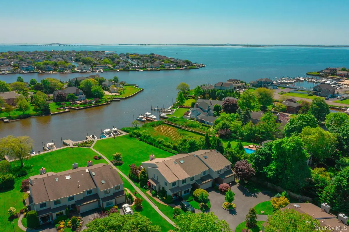 Babylon, NY 11702,10 Hidden Harbor DR