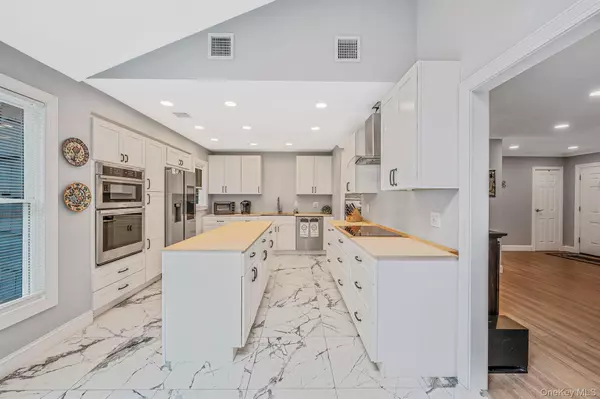 Ridge, NY 11961,5 Hastings DR