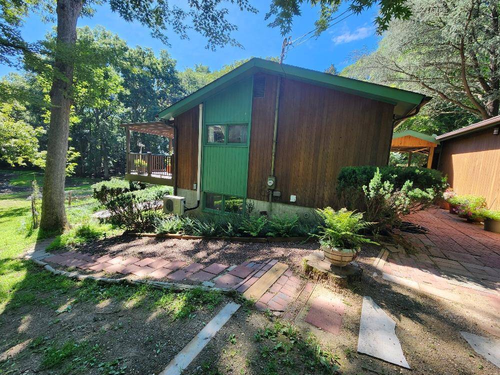 Middle Island, NY 11953,21 West Bartlett RD