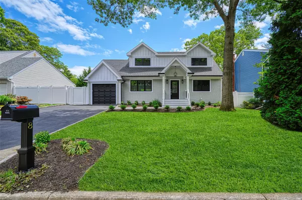 8 Massey CT, Huntington, NY 11743