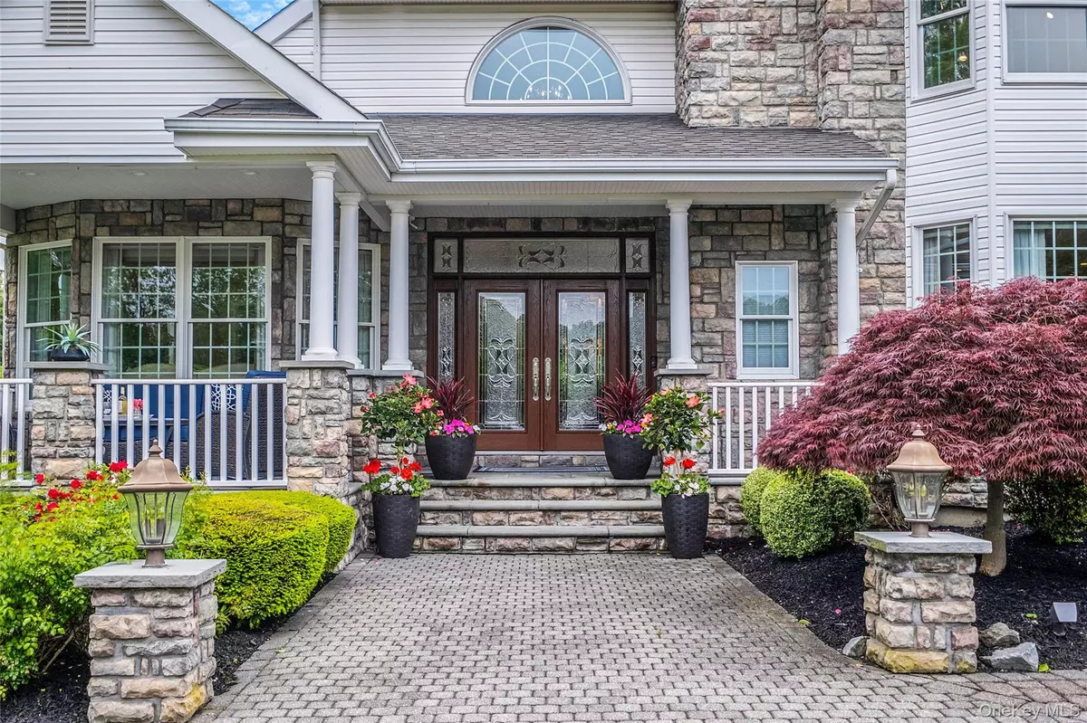 Mount Sinai, NY 11766,43 Casey LN