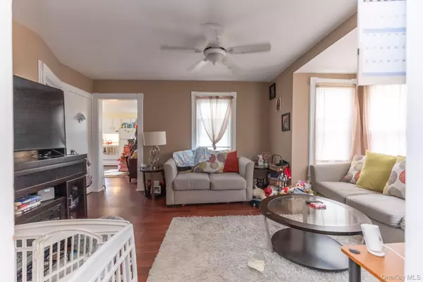 Port Ewen, NY 12401,185 Green ST