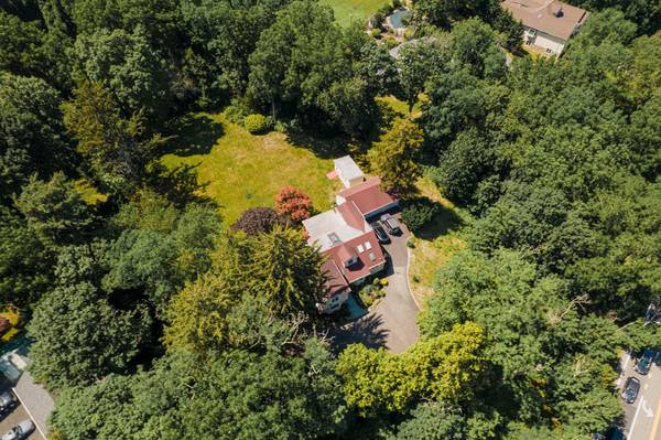 Woodbury, NY 11797,419 Woodbury RD