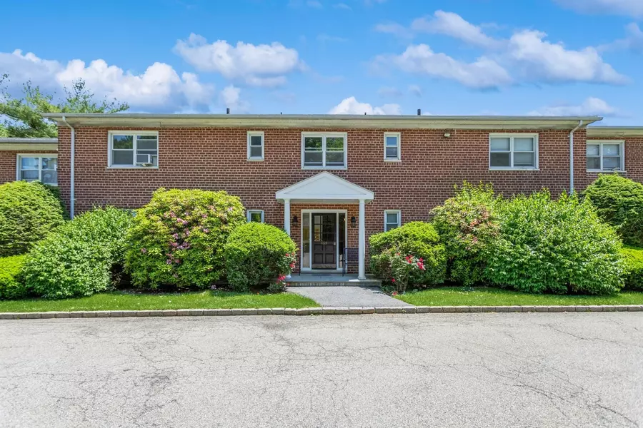 352 N State RD #2H, Briarcliff Manor, NY 10510
