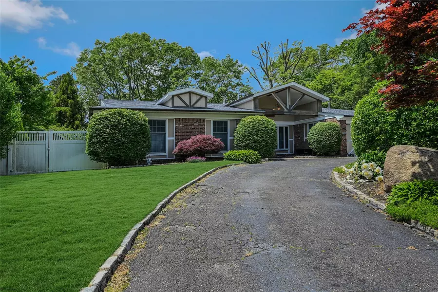 12 Birchfield CT, Coram, NY 11727