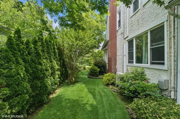 Bayside, NY 11361,36-04 210th ST