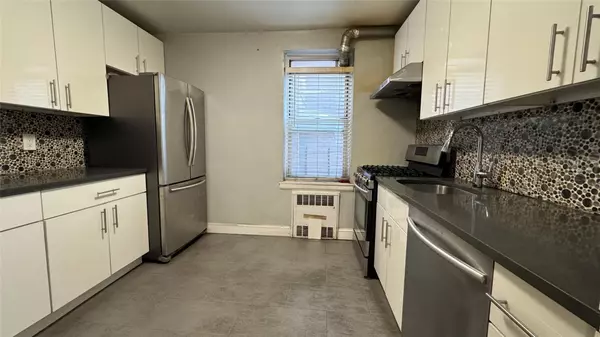 Flushing, NY 11354,134-39 Blossom AVE #1E