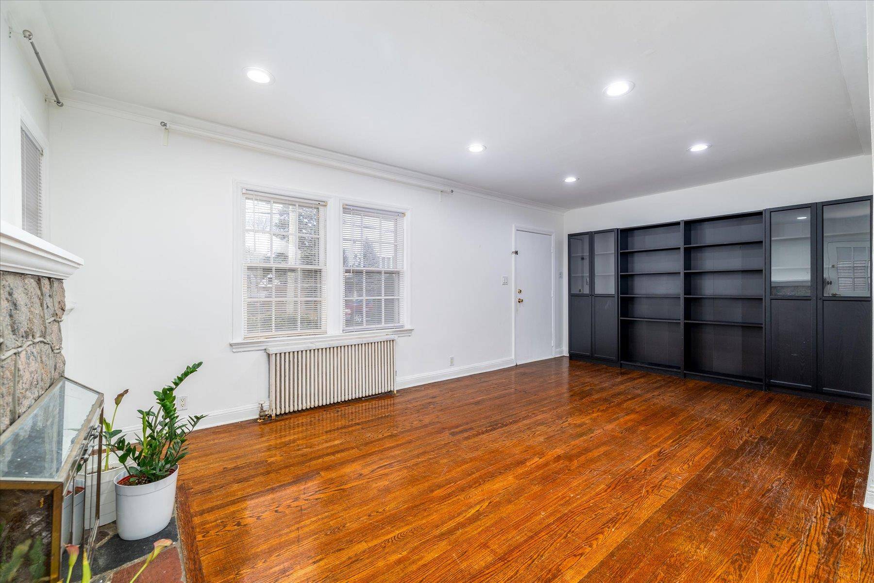 Lynbrook, NY 11563,62 Buckingham PL #1st Fl