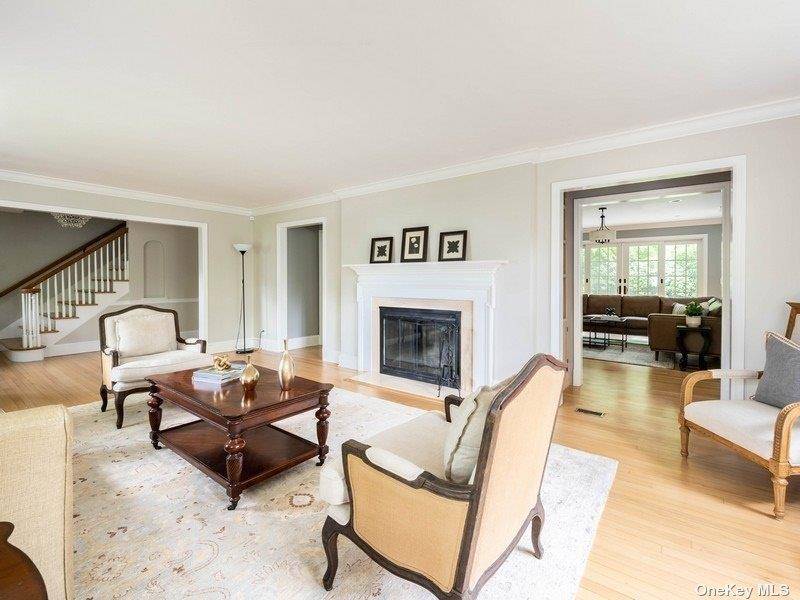 Manhasset, NY 11030,22 Homer PL