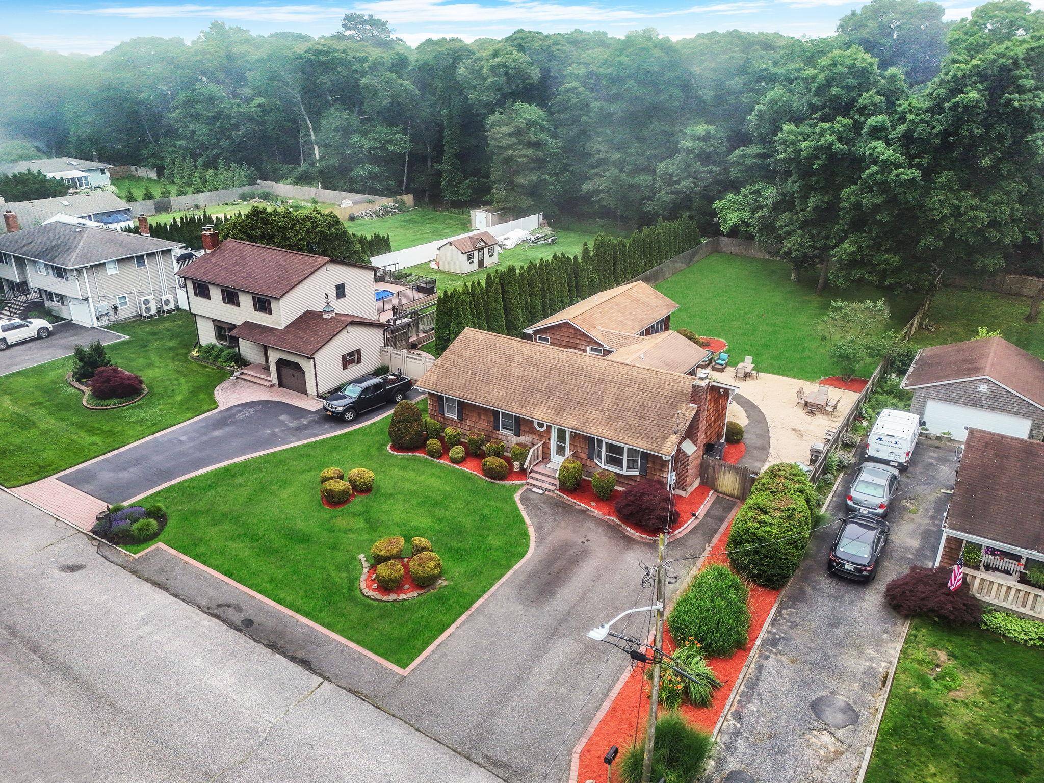 Center Moriches, NY 11934,14 Heather DR