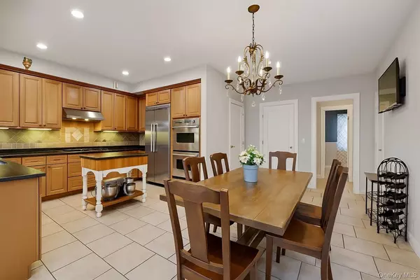 Campbell Hall, NY 10916,11 Dorian WAY