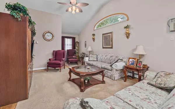 Mineola, NY 11501,84 Charles ST