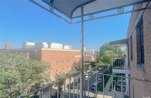 Fresh Meadows, NY 11365,71-24 163rd ST #5A