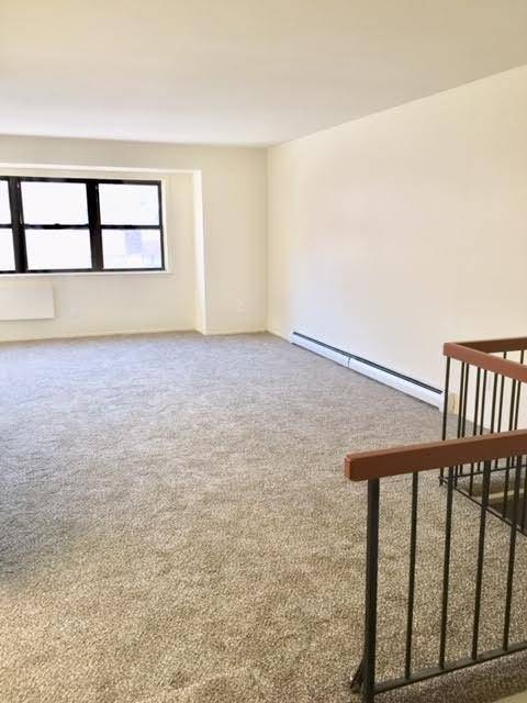 Douglaston, NY 11362,240-35 70 AVE #Top