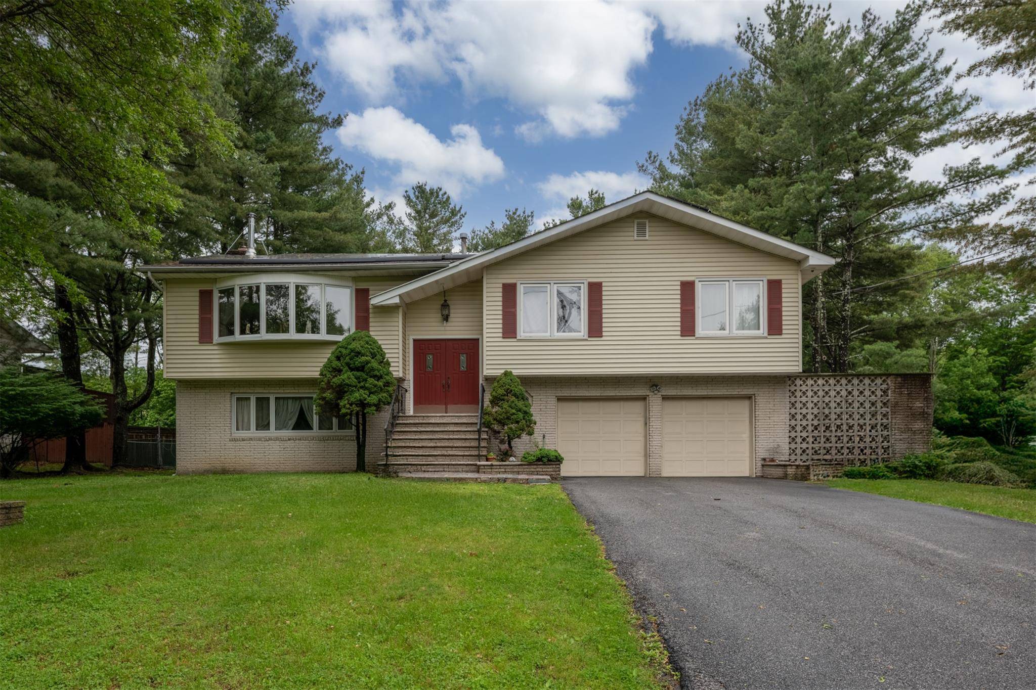 3 Parkview DR, Middletown, NY 10940