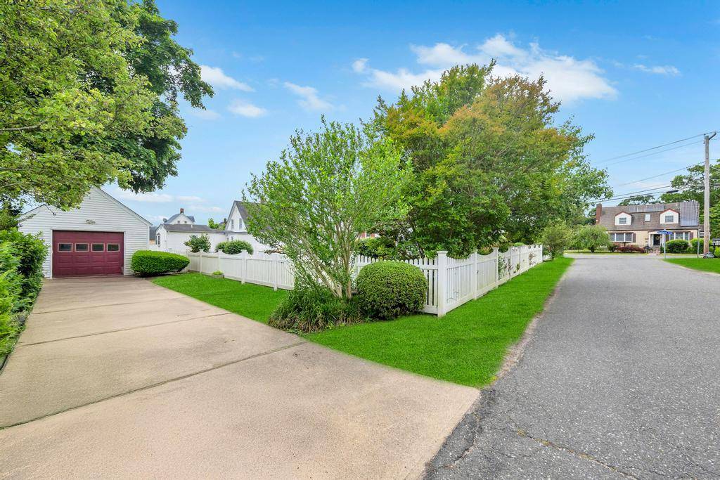 Central Islip, NY 11722,25 Hawthorne AVE