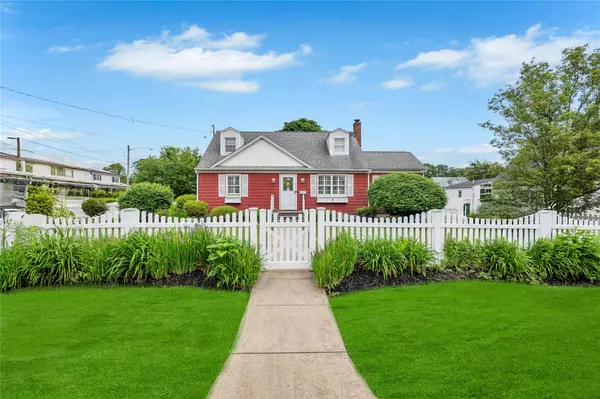 Central Islip, NY 11722,25 Hawthorne AVE