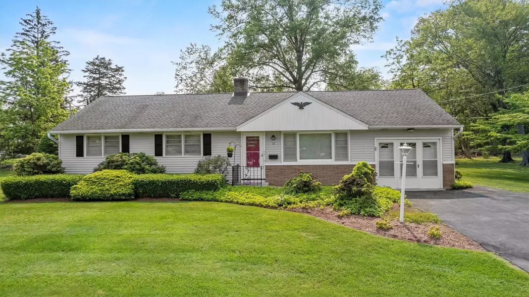 12 Eisenhower DR, Middletown, NY 10940