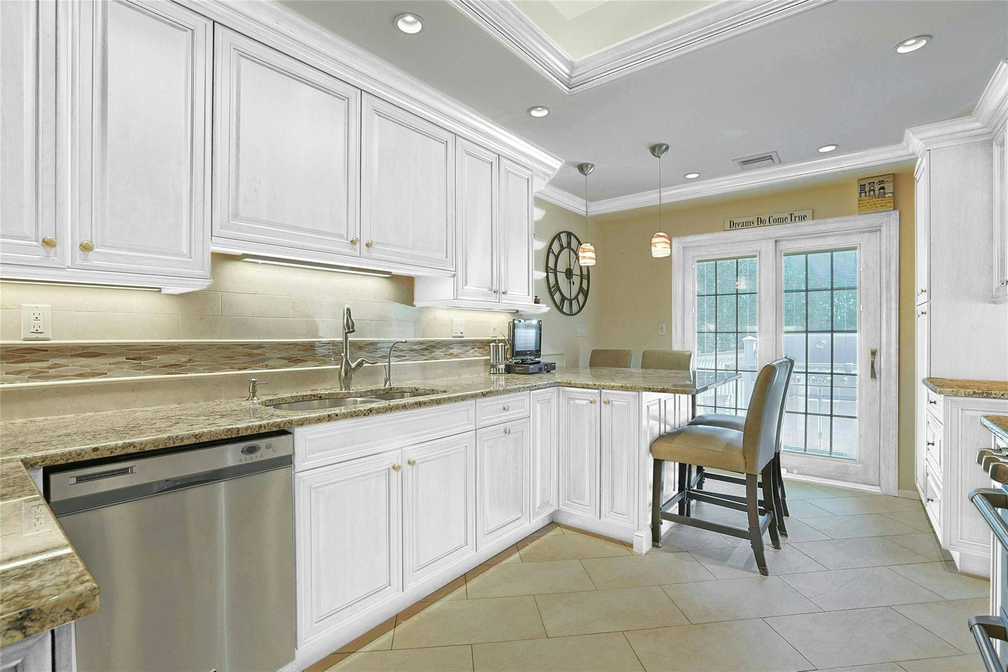 New Rochelle, NY 10804,93 Hillandale DR