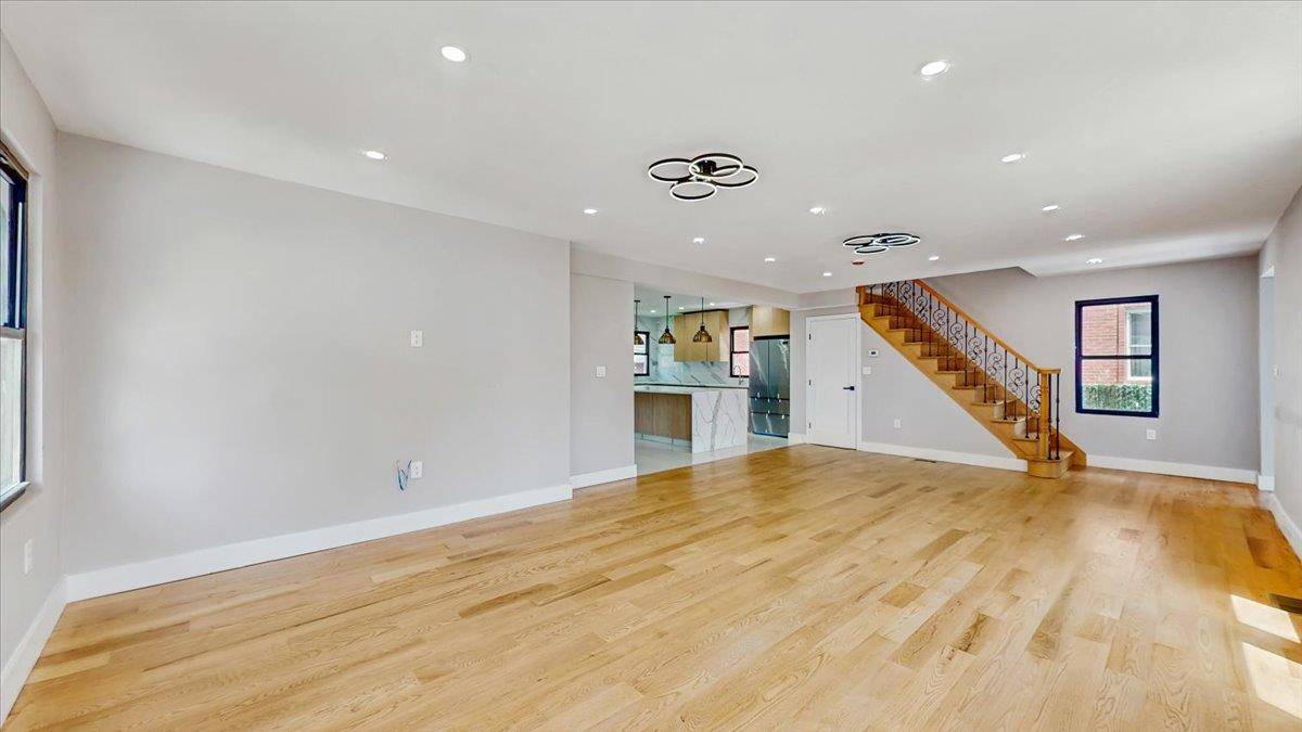 Jamaica, NY 11432,150-11 84th DR