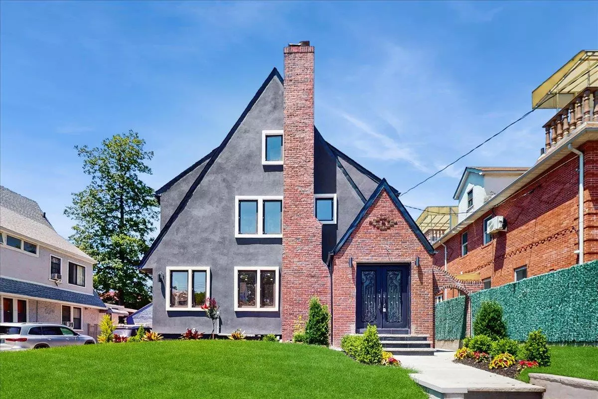 Jamaica, NY 11432,150-11 84th DR