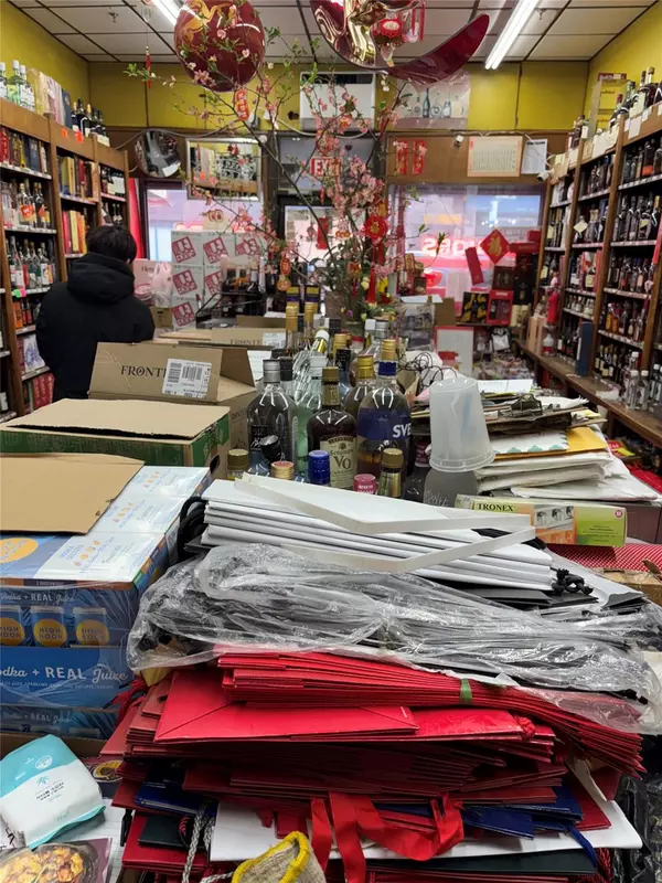 New York (manhattan), NY 10002,17-23 E EAST BROADWAY