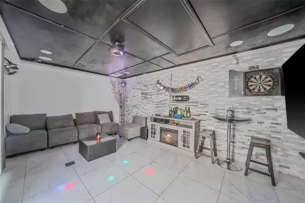 Richmond Hill, NY 11418,87-72 110th ST