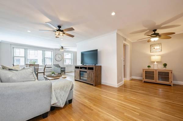 Mineola, NY 11501,3 Birchwood CT #4F