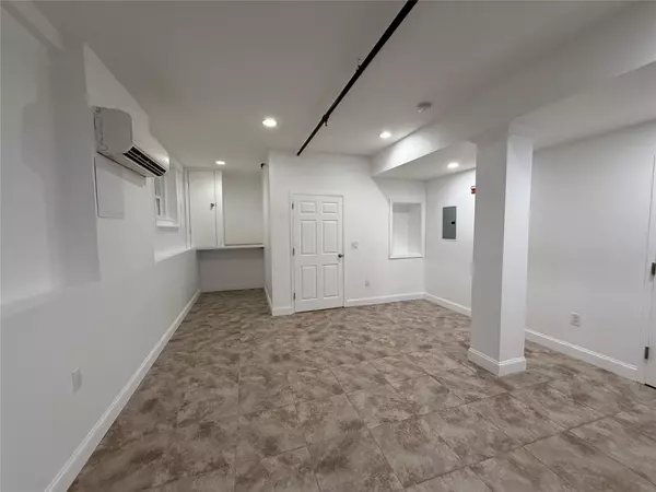 Bay Shore, NY 11706,94 4th AVE #107