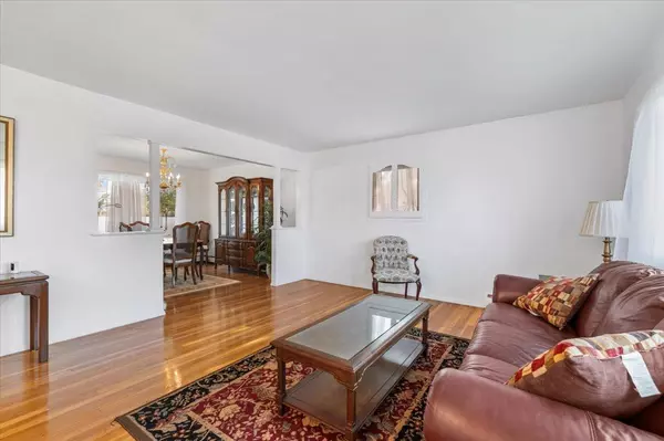 Massapequa Park, NY 11762,158 Harmony DR