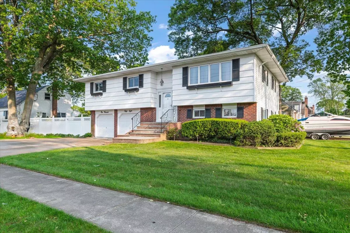 Massapequa Park, NY 11762,158 Harmony DR