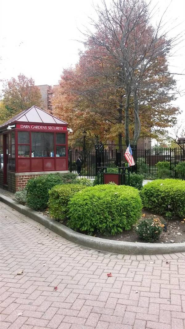 Flushing, NY 11367,150-11 72 RD #6A