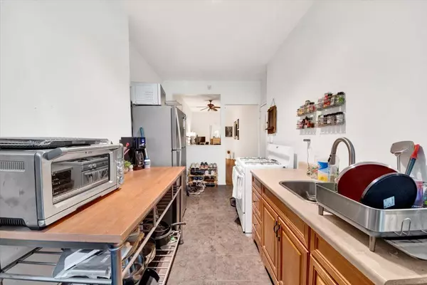 New York (manhattan), NY 10009,616 E 9th ST #2W