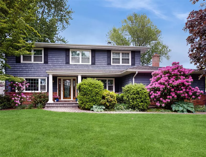 9 Ashford DR, Lake Grove, NY 11755