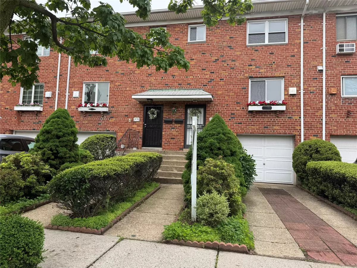 Woodside, NY 11377,50-34 60th ST