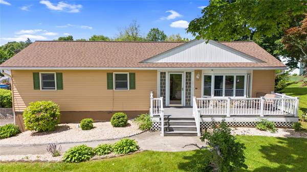 19 Coach LN, Newburgh, NY 12550