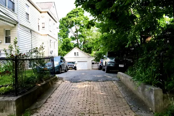 White Plains, NY 10606,172 Fisher AVE